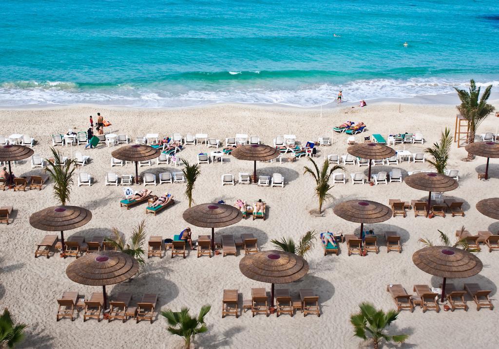 Royal Beach Resort & Spa Шарджа Екстериор снимка